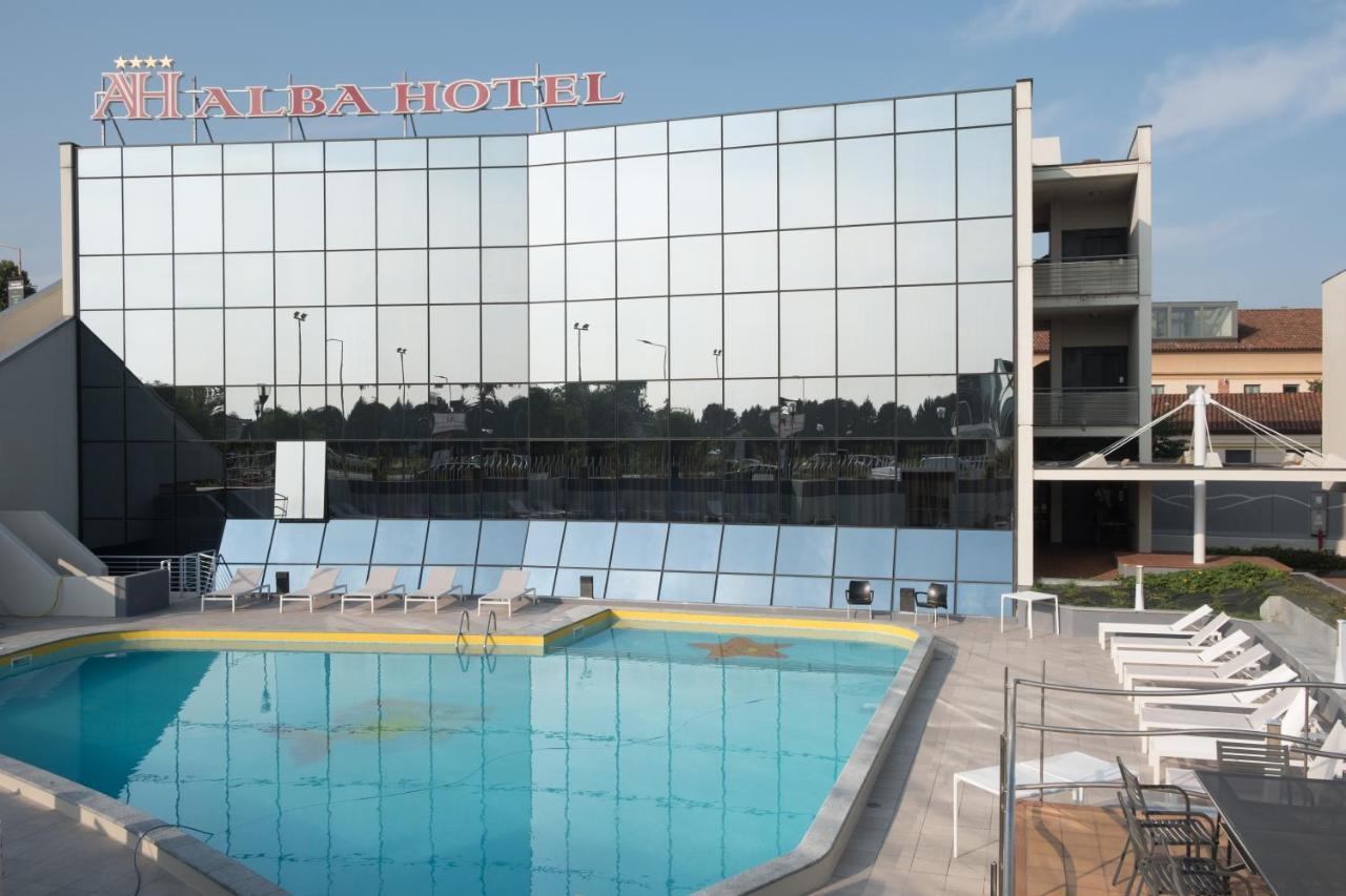 Alba Hotel Bagian luar foto