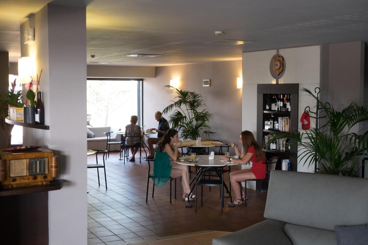 Alba Hotel Bagian luar foto