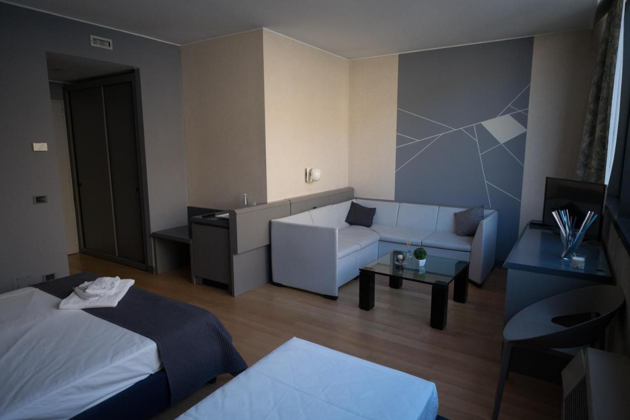 Alba Hotel Bagian luar foto